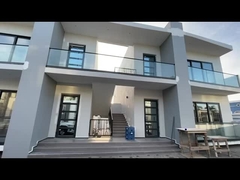 Προσαρμόσιμο σύστημα παραθυροφυλάκων χωρίς πλαίσιο για ασφαλή και σύγχρονα εξωτερικά φράχτες