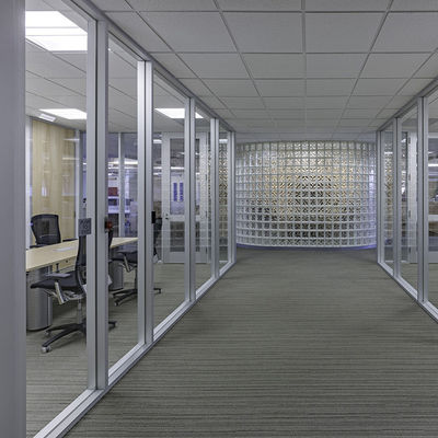 Αλουμινένιο προφίλ πλαίσιο γυάλινο τοίχος διαχωρισμού Προσαρμοσμένο τοίχος διαχωρισμού γραφείου