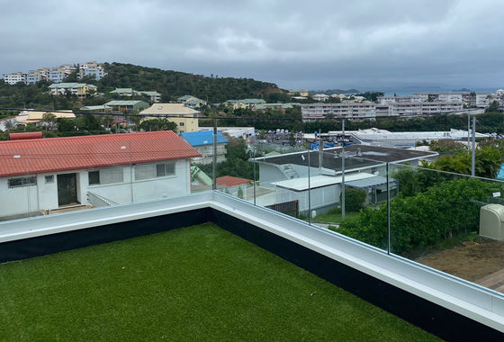 SGCC Υπερίσβεστο γυαλί U Channel Glass Balustrade Σταθερή δομή Φως LED