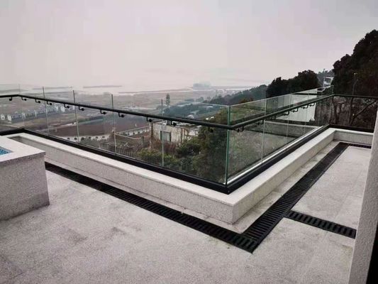Σύγχρονη Αλουμινίου U Channel Glass Railing Προσαρμοσμένο Frameless Glass Balcony Railing