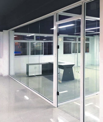 Απομονωμένες θερμαινόμενες διαυγές γυαλί Αλουμίνιο κυματιζόμενες πόρτες κουζίνας εξατομικευμένες