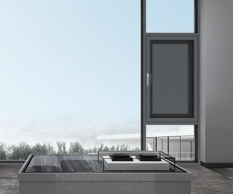 Δωμάτια από αλουμίνιο που καλύπτονται με σκόνη και ανοίγουν προς τα μέσα με διπλά τζάμια