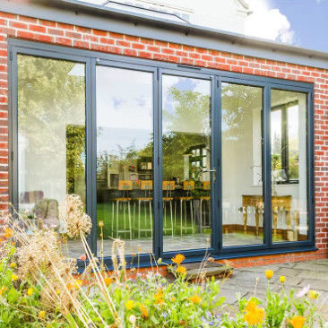 Προσαρμόσιμη οικία Αλουμινίου Πύλη αναδιπλώσιμη Λαμινοποιημένο γυαλί με κλειδωτή λαβή