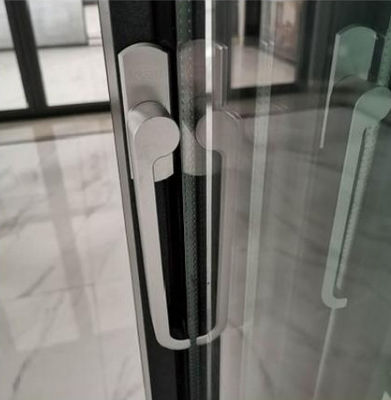 Ανθεκτική στη διάβρωση αναδιπλούμενη πόρτα από αλουμίνιο θερμική ρήξη λεπτή γραμμή διπλού τύπου πόρτες από αλουμίνιο