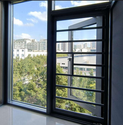 Υψηλής ποιότητας Αλουμινίου Κουνούμενο παράθυρο με πολυ-σημείο κλειδαριά και θερμαινόμενο μονωμένο γυαλί