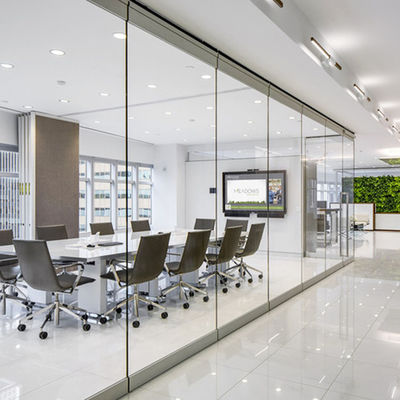 Προσαρμοσμένες 8mm γυάλινες πόρτες διαχωρισμού ανθεκτικές στη σκόνη και ηχομόνωση