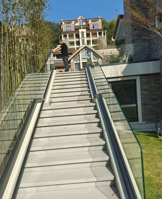 Εξωτερικό γυάλινο μπαλκόνι Lamel Balustrade με αλουμίνιο U σχήμα κανάλι