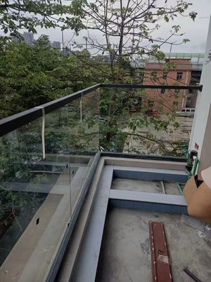 Εξωτερικό κατάστρωμα Χωρίς πλαίσιο Σύστημα γυάλινης περίφραξης με χερούλι στο γυάλινο μέρος