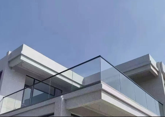 Εύκολη συντήρηση Αλουμίνιο και γυάλινη περίφραξη υψηλής αντοχής με χειροπέδη