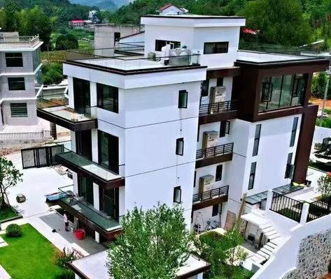 Πολυδιάστατο γυάλινο κάγκελο από αλουμίνιο σε ενδοσωματικές εγκαταστάσεις