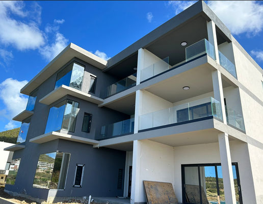 Μαύρο αλουμινένιο κάγκελο από γυαλί U Channel Σταθερό αλουμινένιο κάγκελο από γυαλί