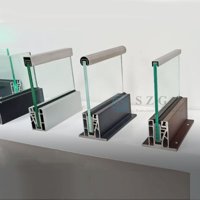 SGCC Υπερίσβεστο γυαλί U Channel Glass Balustrade Σταθερή δομή Φως LED