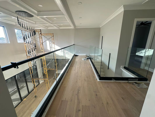 Διαφανής Ασφάλεια Αλουμινίου U Channel Glass Railing Powder Coated Aluminium Glass Balustrade