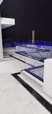 Σύγχρονη Αλουμινίου U Channel Glass Railing Προσαρμοσμένο Frameless Glass Balcony Railing