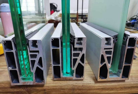 Ανθεκτικό στη διάβρωση και ανθεκτικό σύγχρονο σχεδιασμό Χωρίς πλαίσιο γυάλινη μπάλαστρα Αλουμινίου U Channel Glass Railing