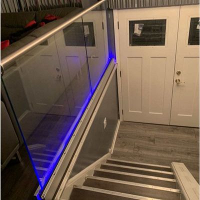 Χρωματιστά LED Light U Channel Glass Railing με 8-16mm Laminated Glass και εγγύηση άνω των 5 ετών