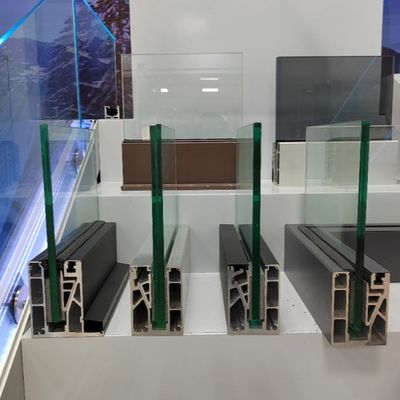 Σύγχρονο γυάλινο κατάστρωμα περίφραγμα εξωτερικό θραυσμένο γυαλί U Channel Frameless 12-20mm μπαλκόνι μπαλοστάτες