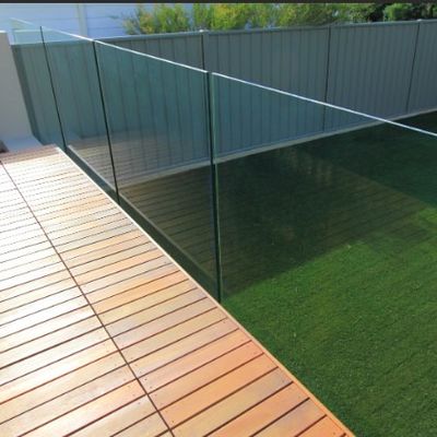 Ανοικτή θέαση χωρίς πλαίσιο γυαλί U Channel Railing με φώτα LED και εγγύηση άνω των 5 ετών