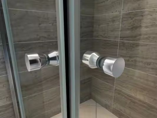 Ανθεκτική κινούμενη πόρτα από αλουμίνιο με διάρκεια ζωής 50 ετών και 24ωρη υποστήριξη σε απευθείας σύνδεση με φινίρισμα οξείδωσης