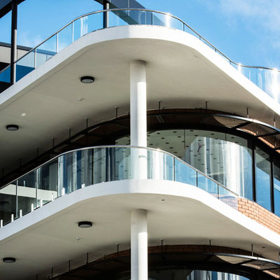 Προσαρμόσιμη υαλοπετρακίδα U Channel με πενταετή εγγύηση και θερμαινόμενο στρωμένο γυαλί