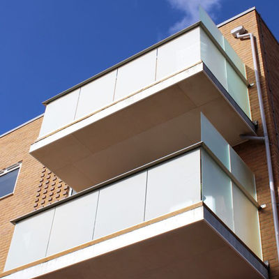 Προσαρμόσιμη υαλοπετρακίδα U Channel με πενταετή εγγύηση και θερμαινόμενο στρωμένο γυαλί