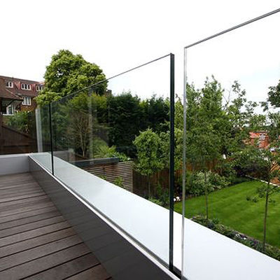 12mm πάχος LED Διαθέσιμο U Channel Glass Railing για σύνθετο Decking Frameless Glass Balustrade