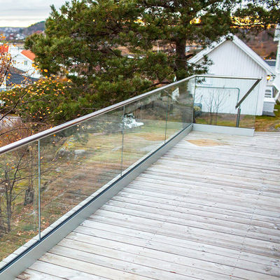12mm πάχος LED Διαθέσιμο U Channel Glass Railing για σύνθετο Decking Frameless Glass Balustrade