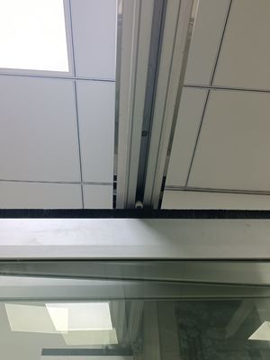 Ανθεκτικότητα σε τυφώνες Επικυκλωμένη πόρτα από σκληρό γυαλί υψηλή ασφάλεια Προσαρμόσιμο