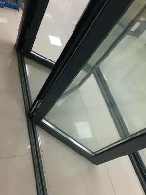 Σκληρή στοιβάσιμη αναδιπλούμενη πόρτα αλουμινίου μοντέρνο σχεδιασμό αλουμινίου γκρι διπλές πόρτες