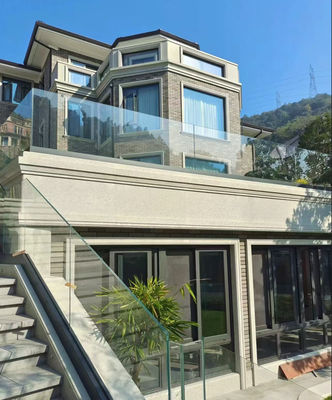 Εξωτερικό γυάλινο μπαλκόνι Lamel Balustrade με αλουμίνιο U σχήμα κανάλι