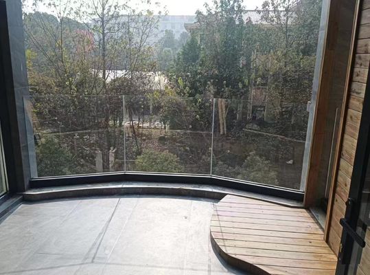 Σύνθετο Αλουμίνιο U Channel Glass Railing Αλεξίσφαιρο Αλουμίνιο Glass Balustrade