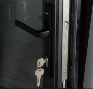 Σύγχρονη εσωτερική αυλή γυαλί αδιάβροχο σύστημα διπλής πόρτας από αλουμίνιο για χρήση στο σπίτι